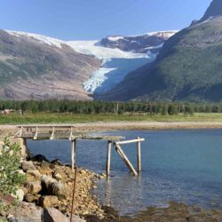 blik auf den gletscher in swartisen norwegen